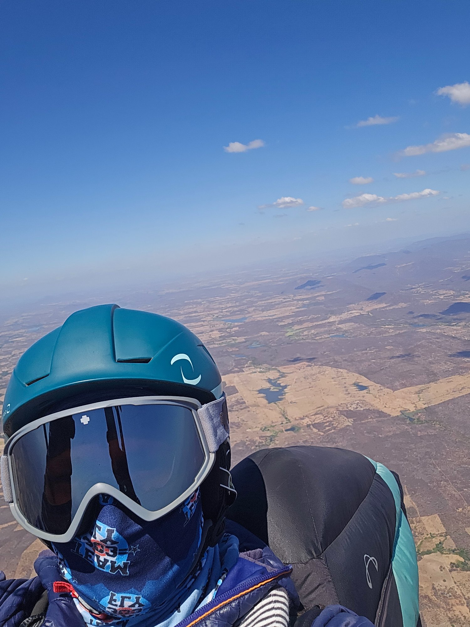 Maruisz Macias with a selfie over Brazil on his 270km flight ysterday. :) Hang gliding and paragliding gift vouchers